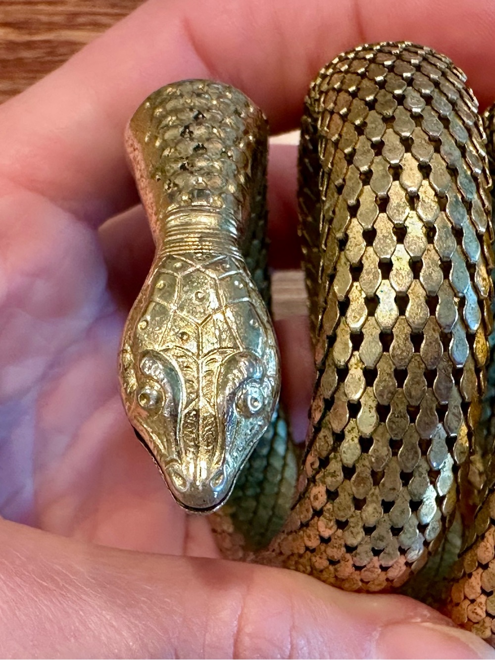 Vintage 1970’s Whiting & Davis gold-tone snake coil bracelet - Picture 11 of 13